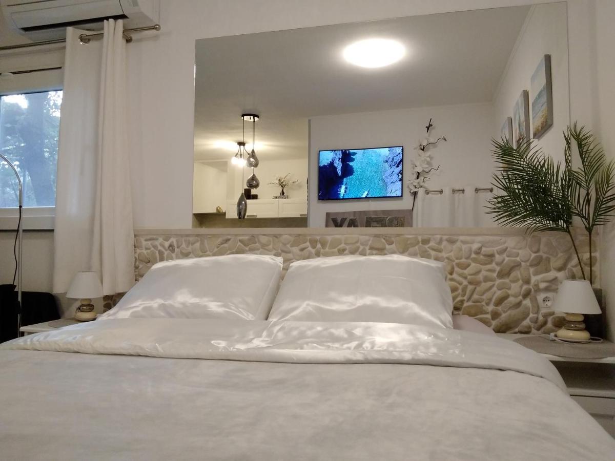 Relax Tiny Villas 40 Meters Of The Beach Zrnovo Buitenkant foto