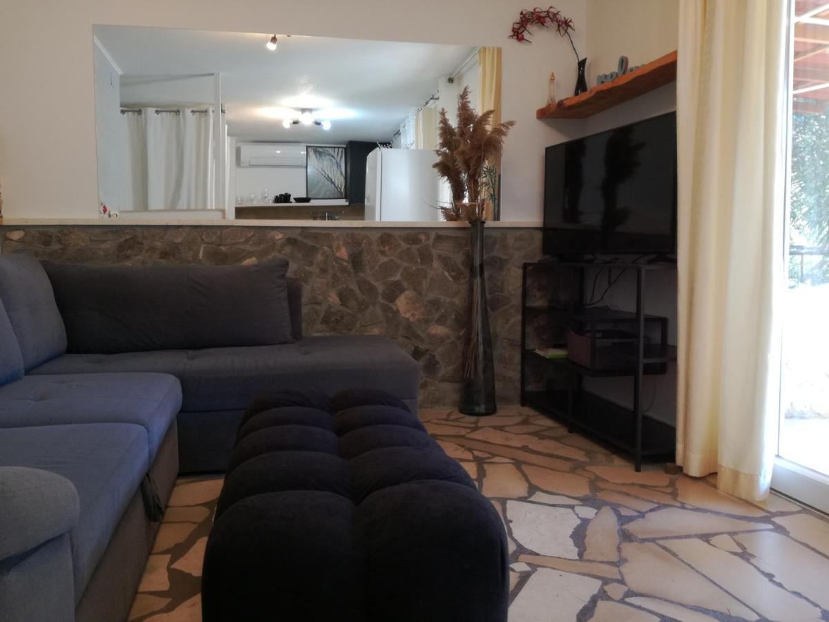 Relax Tiny Villas 40 Meters Of The Beach Zrnovo Buitenkant foto