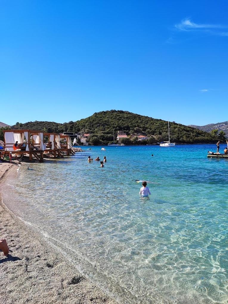 Relax Tiny Villas 40 Meters Of The Beach Zrnovo Buitenkant foto
