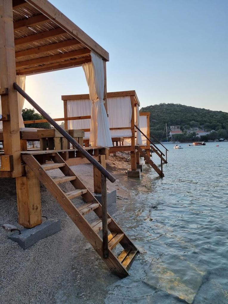 Relax Tiny Villas 40 Meters Of The Beach Zrnovo Buitenkant foto