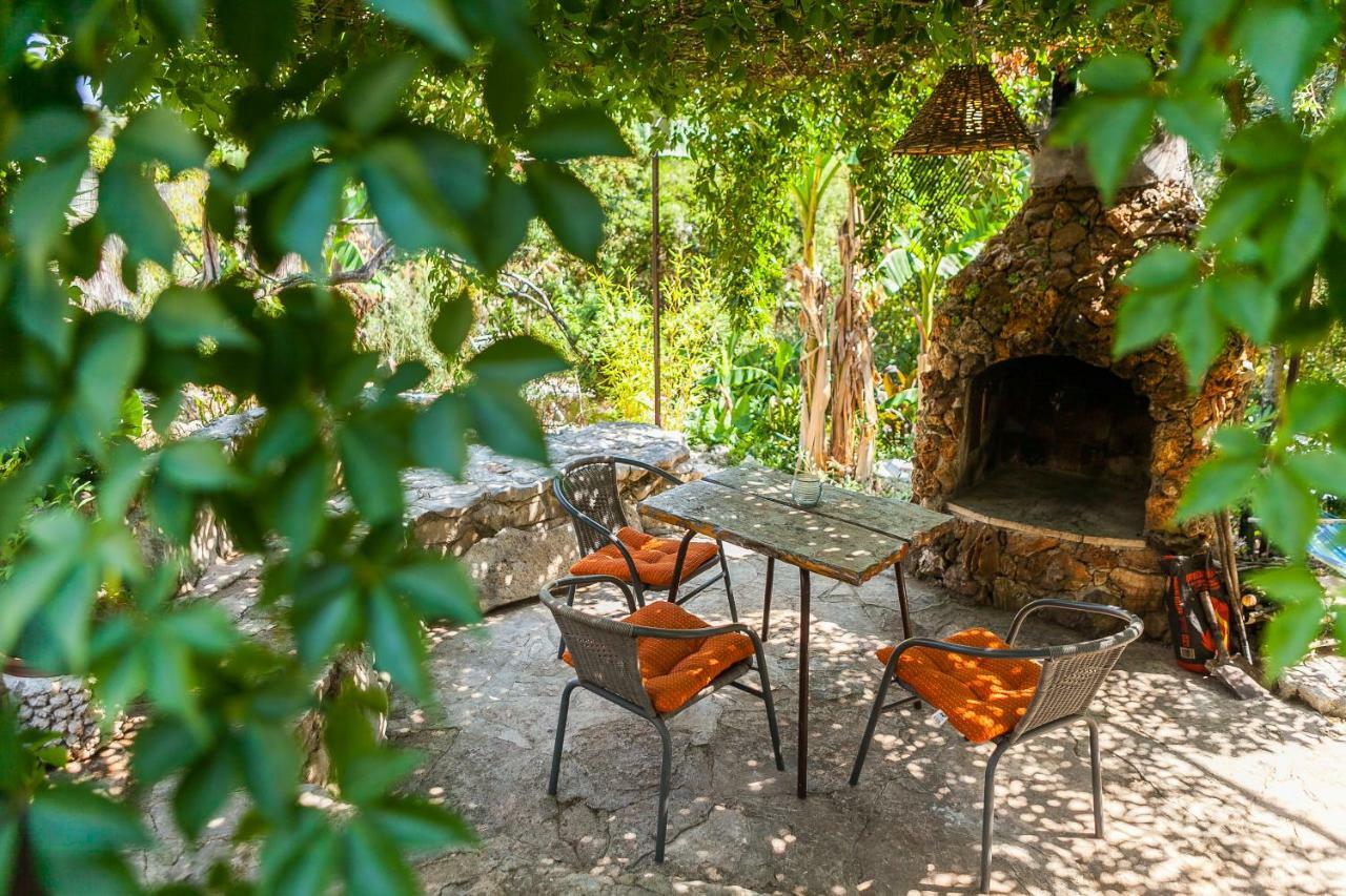 Relax Tiny Villas 40 Meters Of The Beach Zrnovo Buitenkant foto
