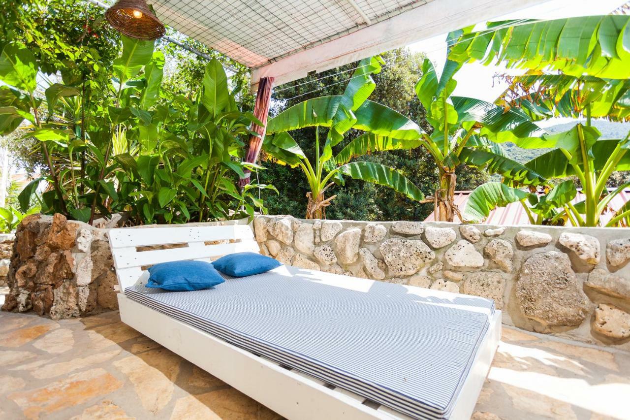 Relax Tiny Villas 40 Meters Of The Beach Zrnovo Buitenkant foto