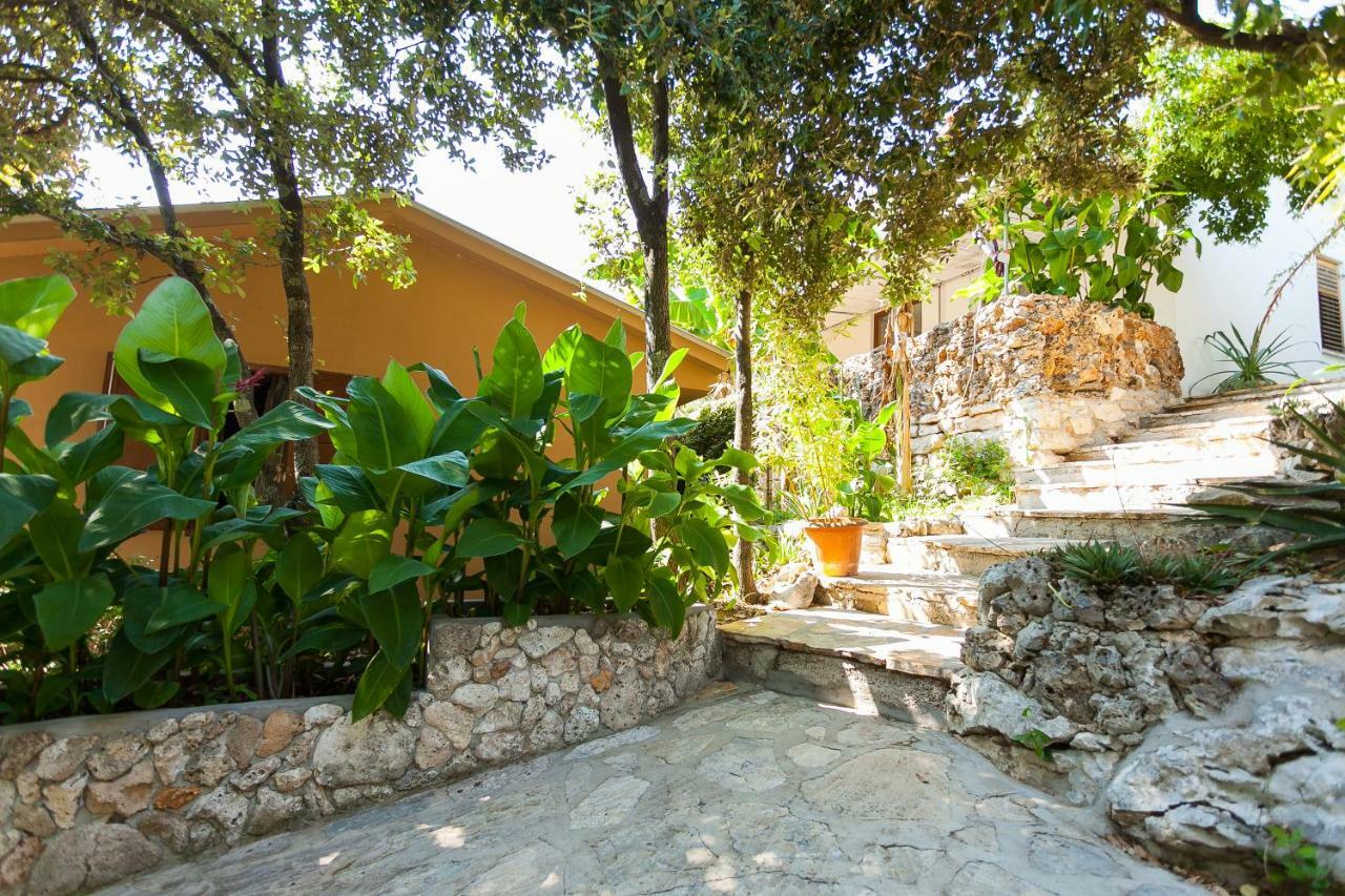 Relax Tiny Villas 40 Meters Of The Beach Zrnovo Buitenkant foto