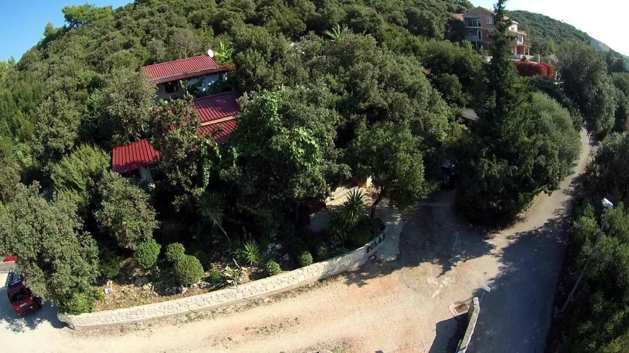 Relax Tiny Villas 40 Meters Of The Beach Zrnovo Buitenkant foto