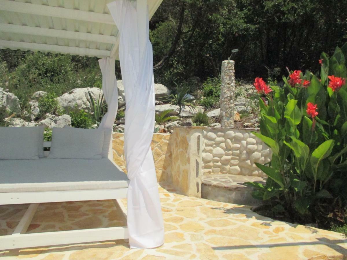 Relax Tiny Villas 40 Meters Of The Beach Zrnovo Buitenkant foto