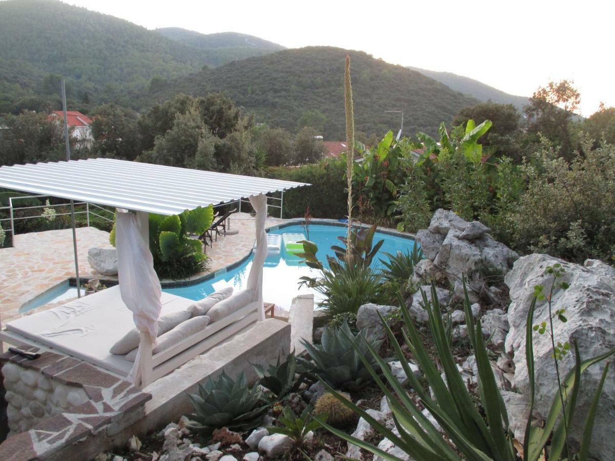 Relax Tiny Villas 40 Meters Of The Beach Zrnovo Buitenkant foto